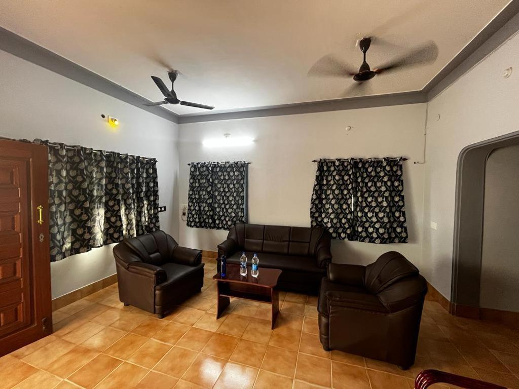 Madura Homestay - Gorgeous Home With 2Bhk 5 Minutes From Nh44 Madurai Exterior foto